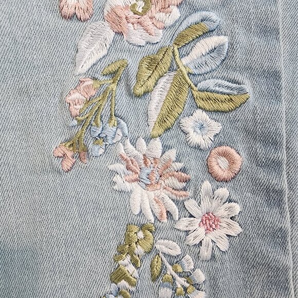 Woman Within Bermuda Shorts w/Embroidered Floral Design, Women's Size 14W - Picture 6 of 16